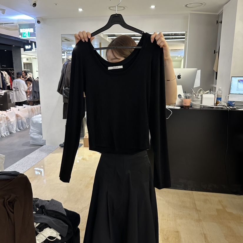 KOIVUE韓國直郵女士新品真品休閑時尚熱賣人氣推薦長袖T恤KOIVUE長袖T恤圖色2黑色