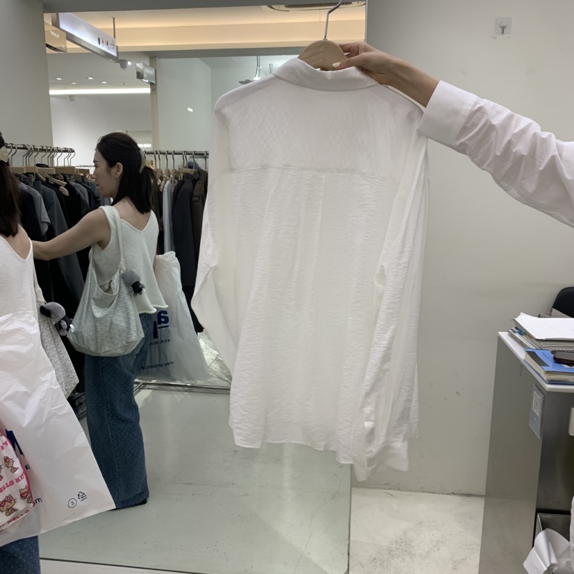 FLAUNT韓國直郵女裝新款熱賣時尚休閑推薦襯衫蕾絲衫褶皺FLAUNT襯衫/蕾絲衫