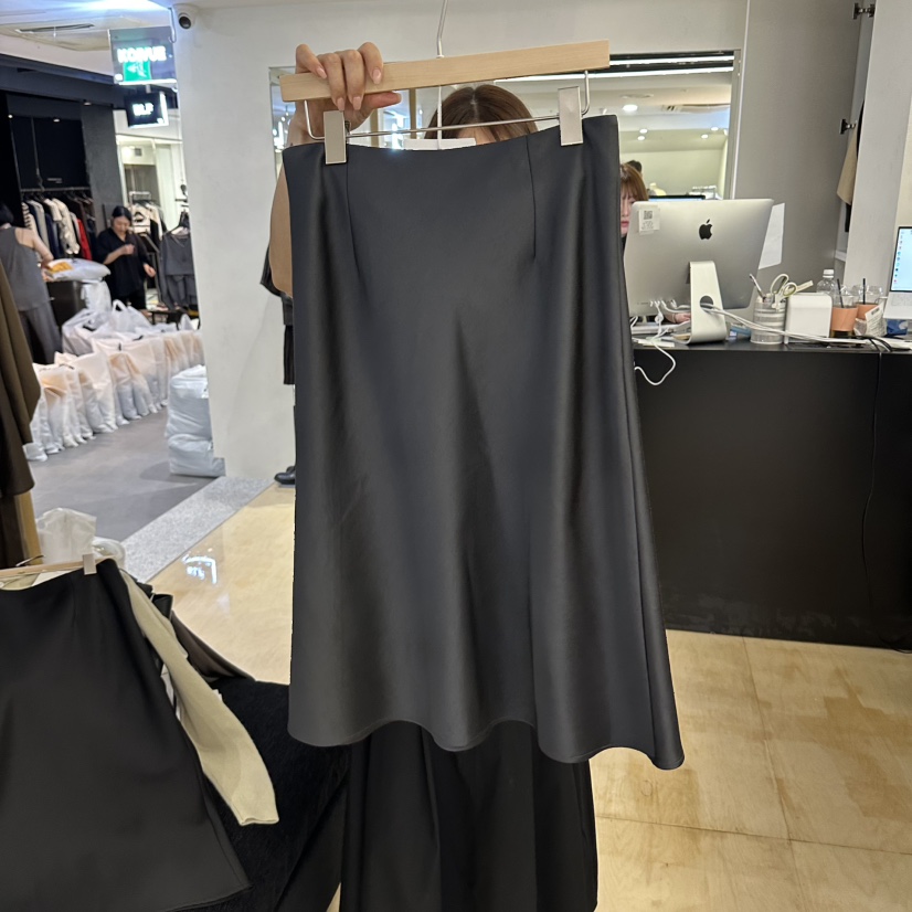 KOIVUE韓國直郵女士新品熱賣休閑真品時尚人氣推薦長裙KOIVUE長裙圖色1墨色