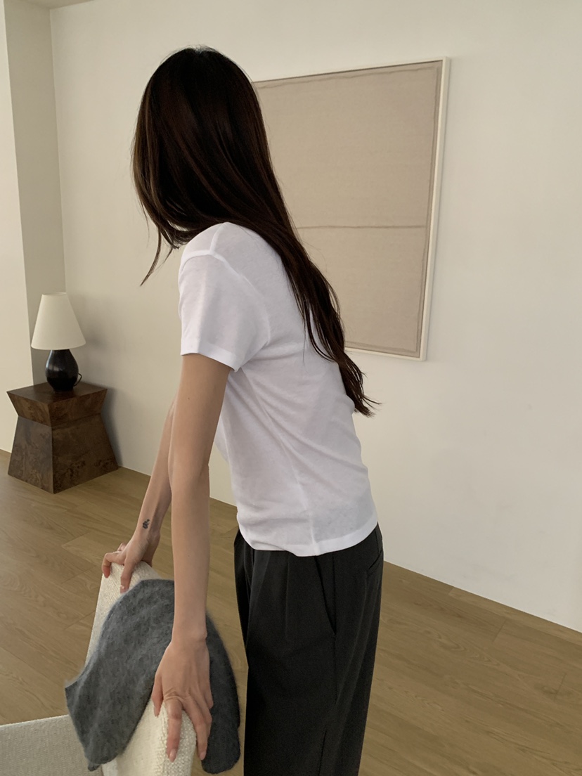 LE RIVE東大門直郵女裝新品熱賣推薦人氣時尚休閑真品T恤LE RIVET恤