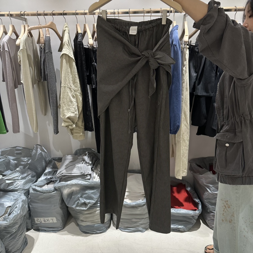 CONNAUGHT/DAILYJUD東大門實拍女裝新品人氣推薦休閑褲圍巾CONNAUGHT/DAILYJUD休閑褲圖色2