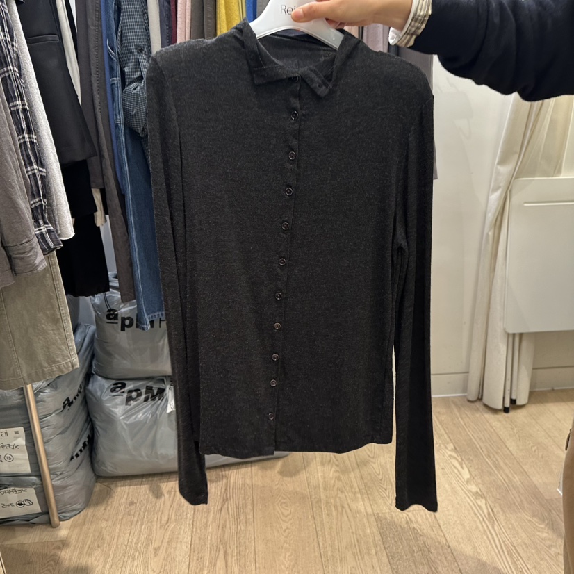 REIRAI東大門實拍女裝新款真品時尚人氣熱賣長袖T恤半領開衫Reirai長袖T恤圖色3墨色