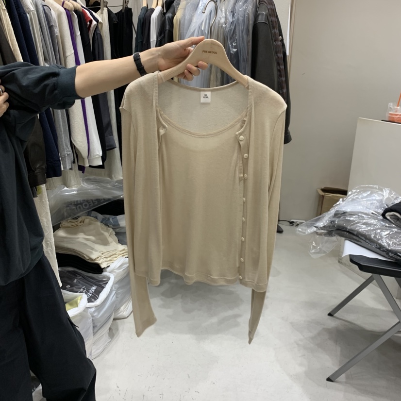 FRE韓國代購女裝新品真品休閑時尚人氣推薦長袖T恤不含內搭FRE SEOUL長袖T恤圖色2