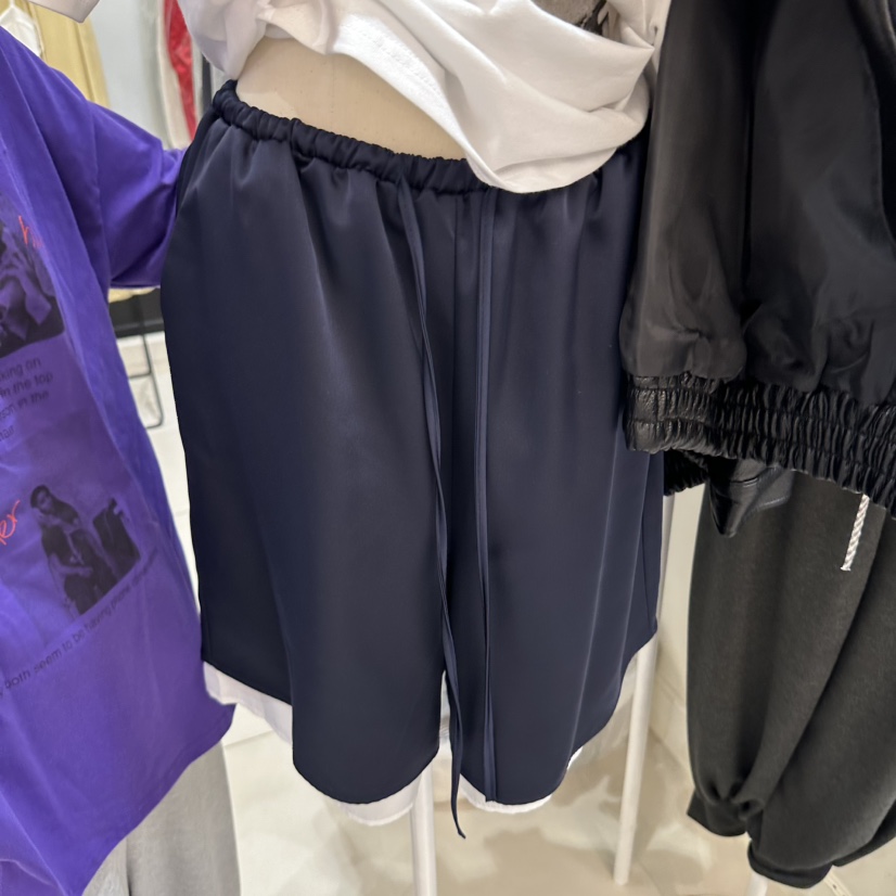 EGG IS東大門實拍女裝新品真品熱賣時尚推薦人氣短褲緞面EGG IS短褲圖色2