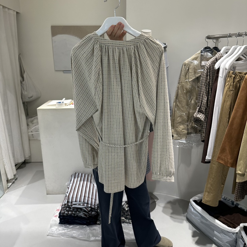 LORING RE I東大門直郵女士新品人氣時尚襯衫蕾絲衫含繩LORING RE-I/BARE襯衫/蕾絲衫