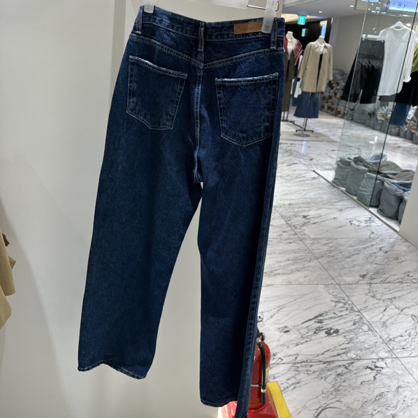 LOW MOMENT韓國直郵女裝新款休閑熱賣真品人氣時尚牛仔褲LOW MOMENT牛仔褲