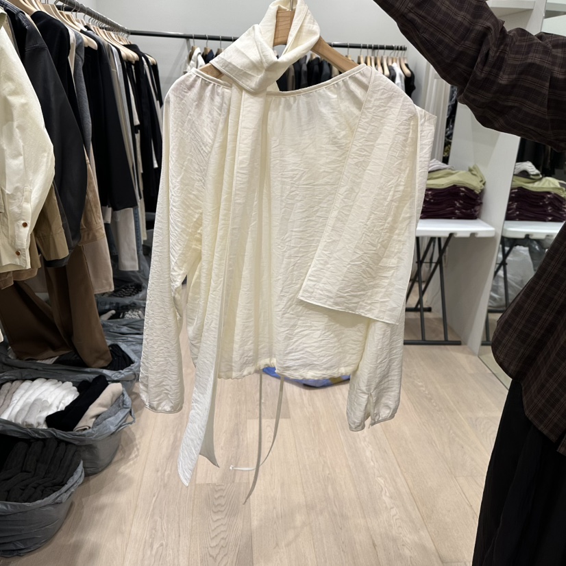 NOTTINGHAM/AVECNOUS/MODEST東大門直郵女士新品熱賣襯衫蕾絲衫含圍巾NOTTINGHAM/AVECNOUS/MODEST襯衫/蕾絲衫