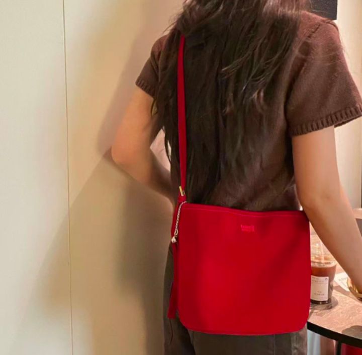 TROUVAILLE東大門實拍女裝新品休閑時尚單肩斜跨包天鵝絨TROUVAILLE單肩/斜跨包