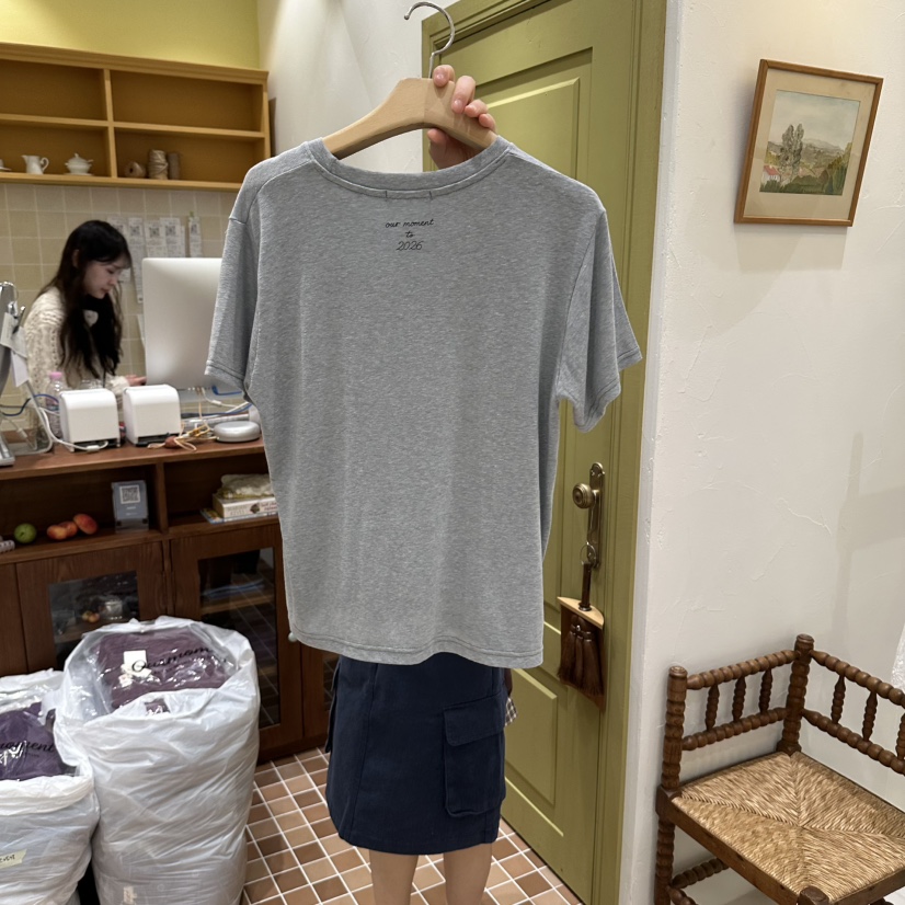 OURMOMENT東大門代購女裝新款休閑時尚熱賣人氣推薦真品T恤OURMOMENTT恤