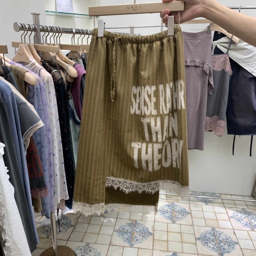 S.R.T.T.東大門代購女裝新品時尚半身裙中短裙不對稱S.R.T.T.半身裙/中短裙圖色2
