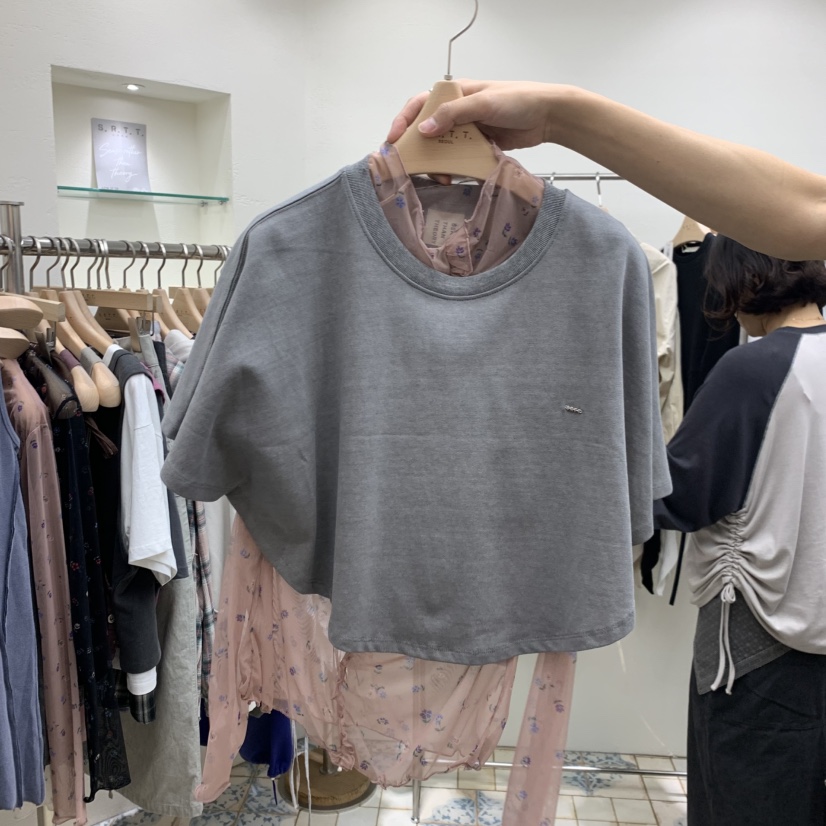 S.R.T.T.東大門直郵女士新品真品推薦人氣熱賣T恤披肩S.R.T.T.T恤圖色2