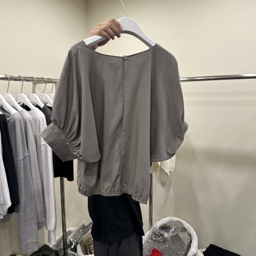 OUTFIT/SOAP AMD WATER東大門直郵女士新款真品襯衫蕾絲衫OUTFIT/SOAP AMD WATER襯衫/蕾絲衫