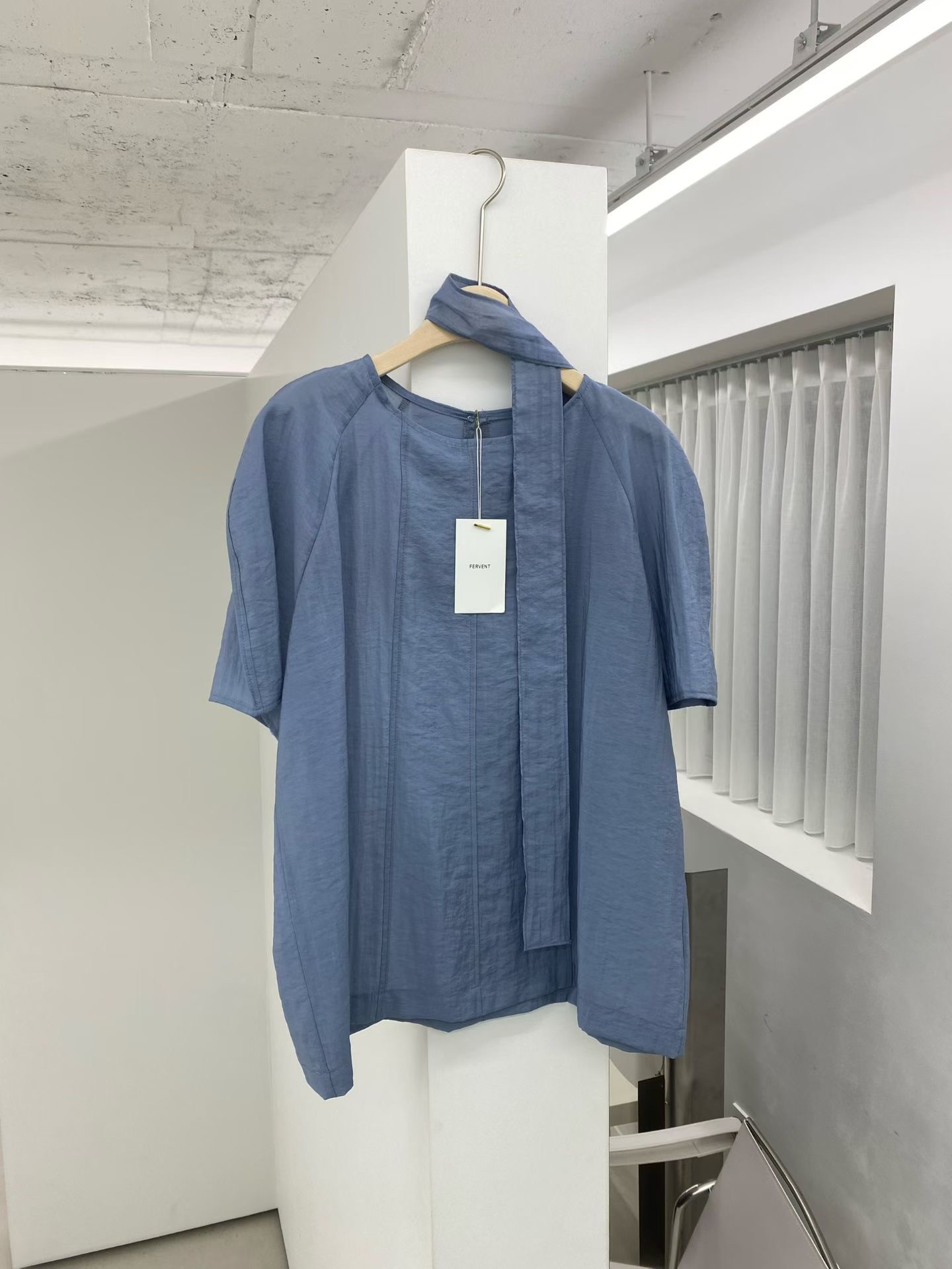 FERVENT韓國直郵女裝新品人氣真品時尚推薦襯衫蕾絲衫含脖帶FERVENT-2件起襯衫/蕾絲衫圖色2