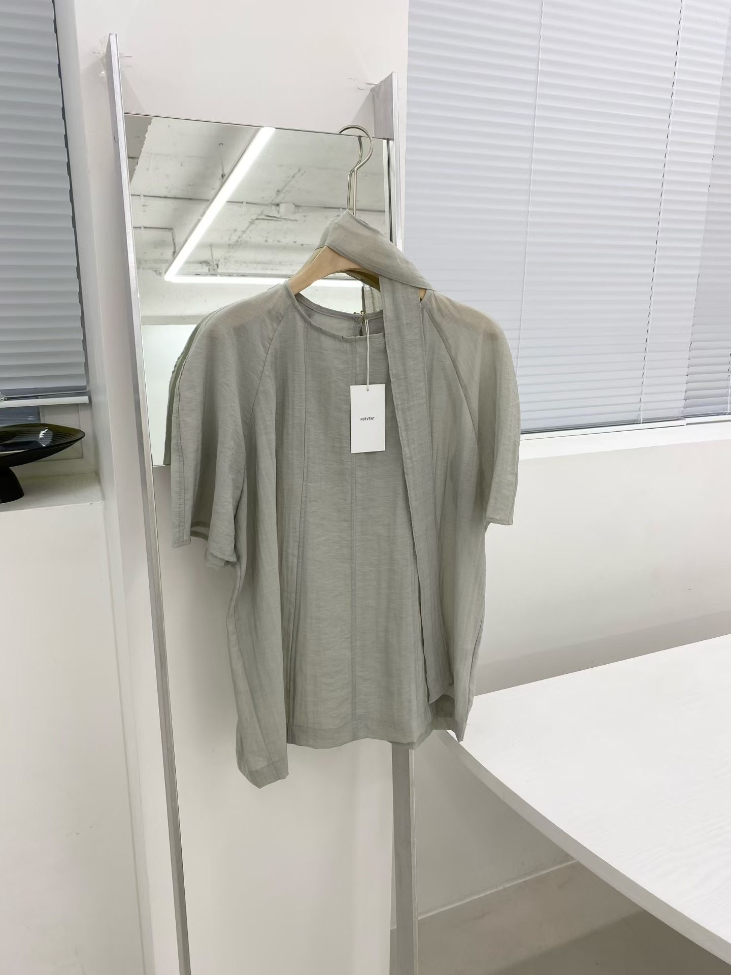 FERVENT韓國直郵女裝新品人氣真品時尚推薦襯衫蕾絲衫含脖帶FERVENT-2件起襯衫/蕾絲衫圖色3