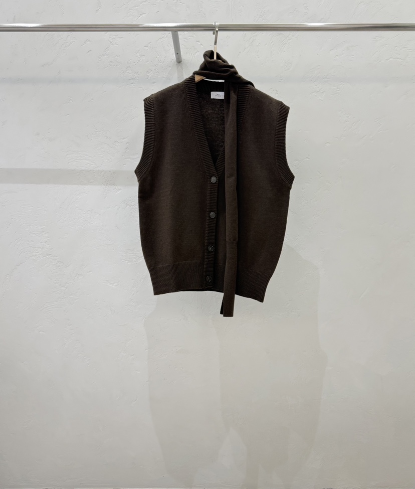 ABLERING東大門直郵女裝新品真品休閑時尚熱賣馬甲含圍巾ABLE STANDARD/ABLERING馬甲圖色2棕色