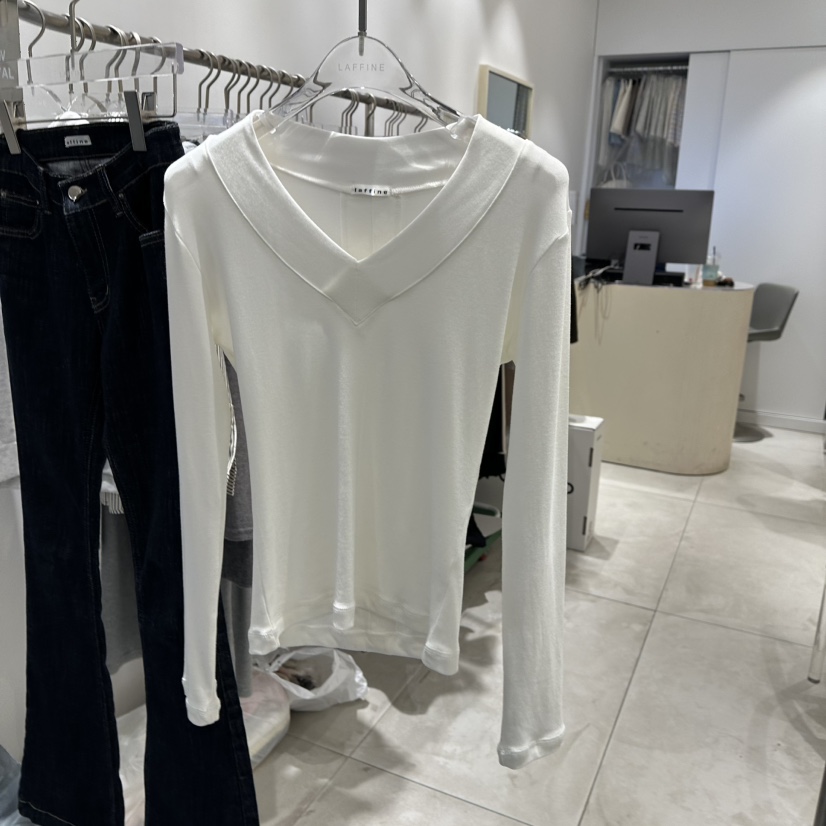LAFFINE-P韓國代購女裝新品人氣時尚熱賣長袖T恤V領柔軟LAFFINE-P長袖T恤圖色2