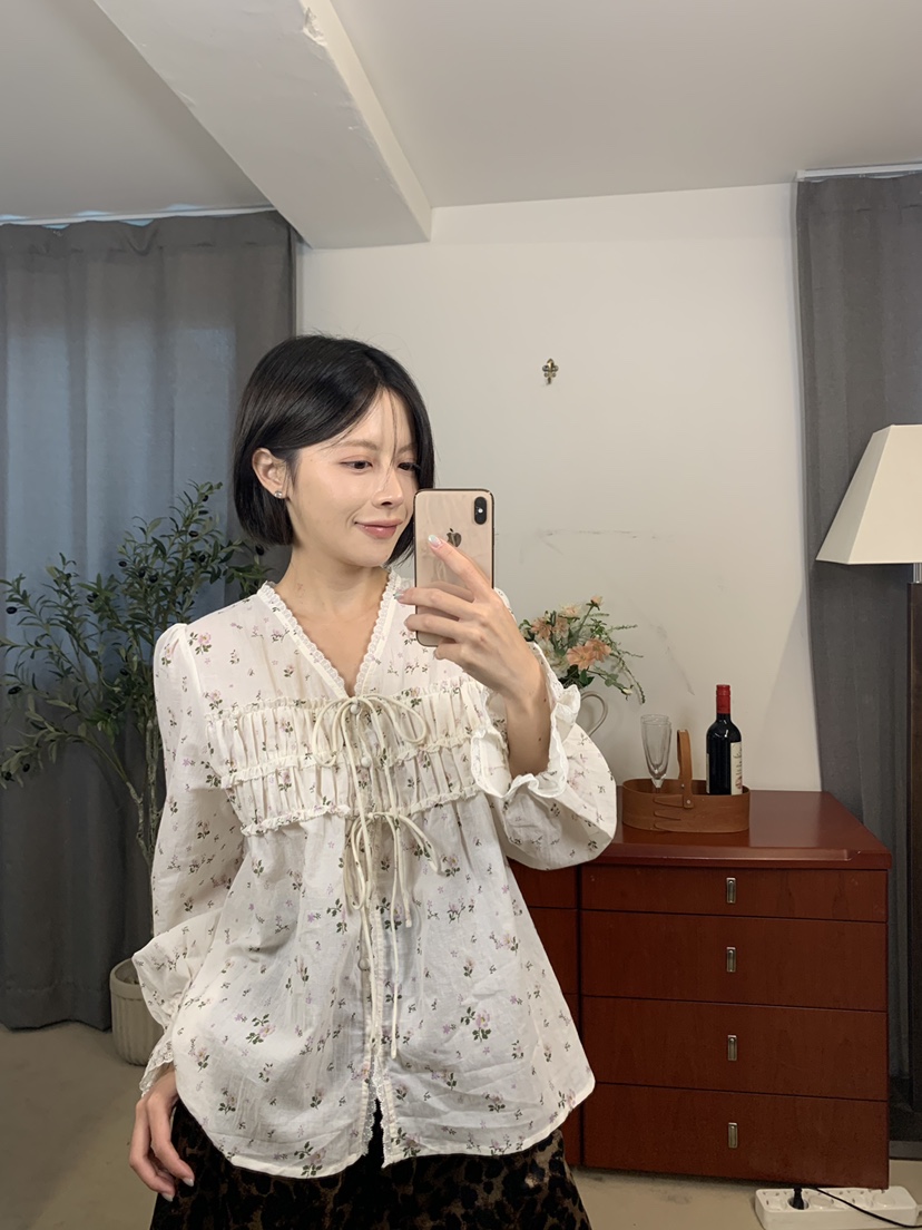 FABRIC東大門實拍女裝新品真品人氣休閑推薦襯衫蕾絲衫花朵FABRIC襯衫/蕾絲衫圖色1