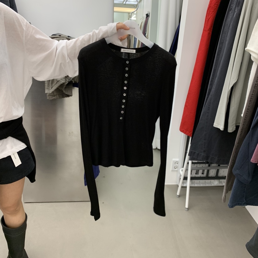 BRICKSADE韓國代購女士新款真品推薦時尚熱賣長袖T恤天絲BRICKSADE長袖T恤圖色3黑