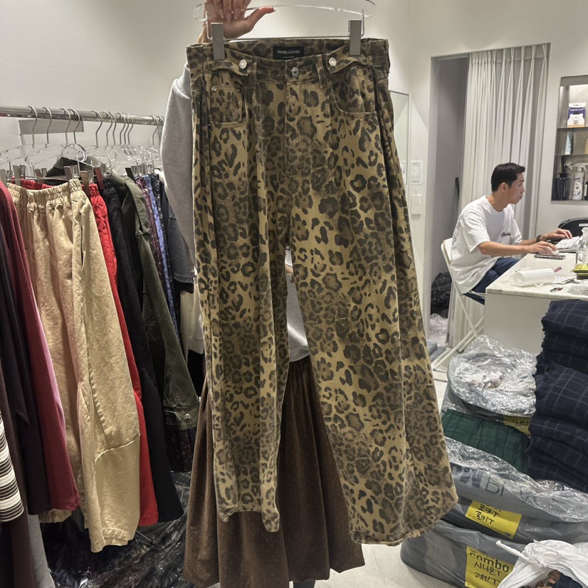 COMBO韓國直郵女士新品熱賣推薦人氣時尚休閑真品牛仔褲豹紋COM_BO牛仔褲圖色1