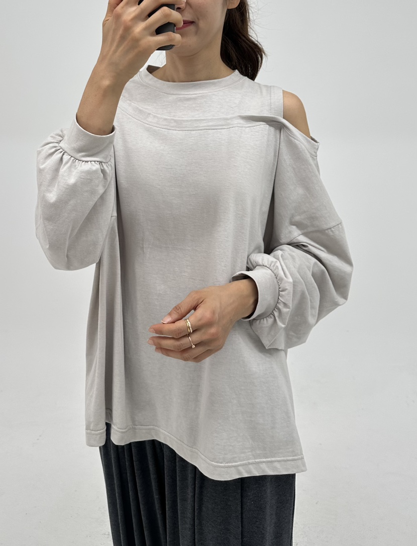 CLASSY-O韓國代購女裝新品人氣時尚長袖T恤露肩寬松開衩CLASSY-O長袖T恤圖色1