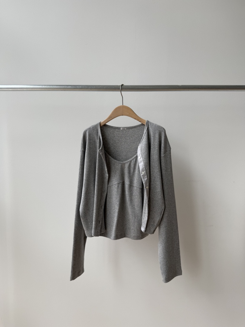 TAFFETA/MURET/ROBERTI韓國代購女士新品熱賣長袖T恤不含內搭TAFFETA/MURET/ROBERTI長袖T恤