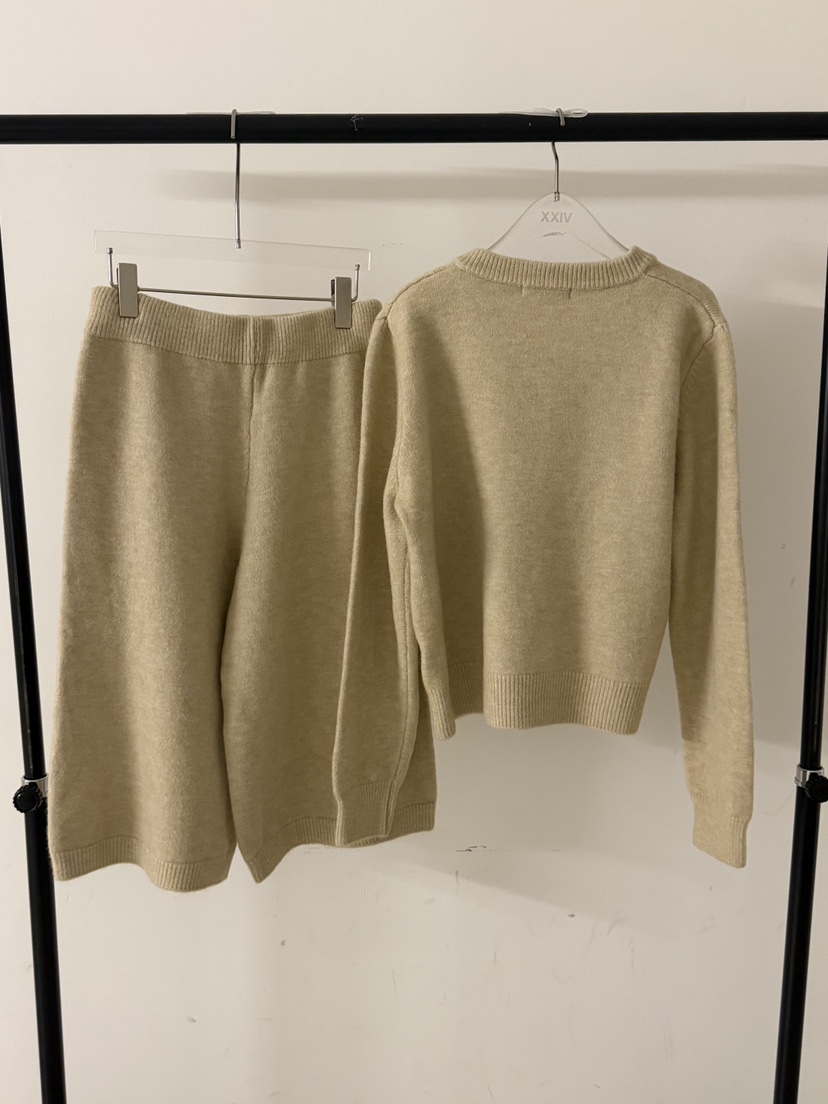 LATTE-P東大門直郵女裝新品人氣熱賣時尚真品套裝V領套裝LATTE-P套裝