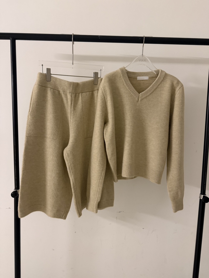 LATTE-P東大門直郵女裝新品人氣熱賣時尚真品套裝V領套裝LATTE-P套裝圖色1