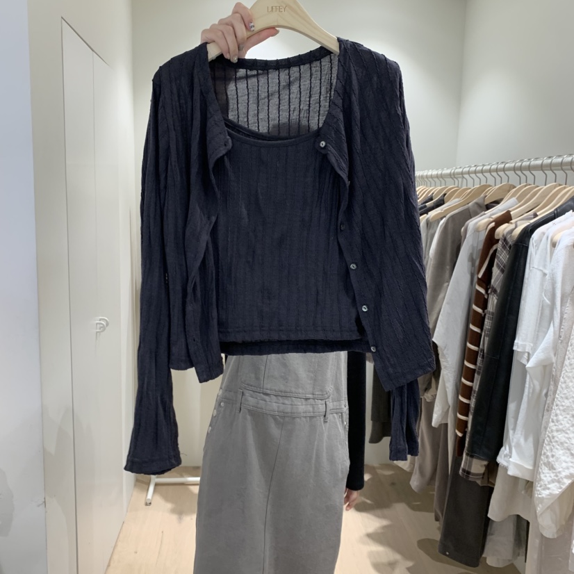 LIFFEY韓國代購女裝新品人氣時尚真品熱賣長袖T恤不含內搭LIFFEY長袖T恤圖色2