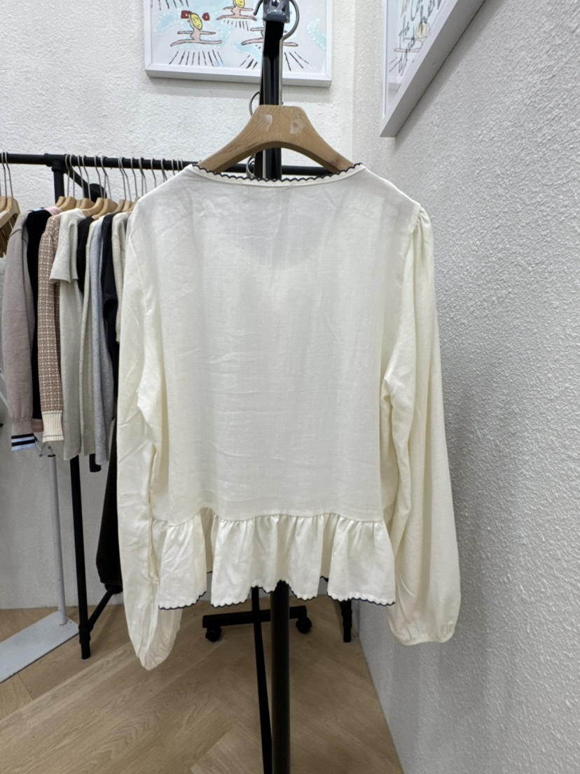 ABLESTUDIO東大門直郵女裝新款熱賣真品時尚襯衫蕾絲衫刺繡ABLESTUDIO襯衫/蕾絲衫