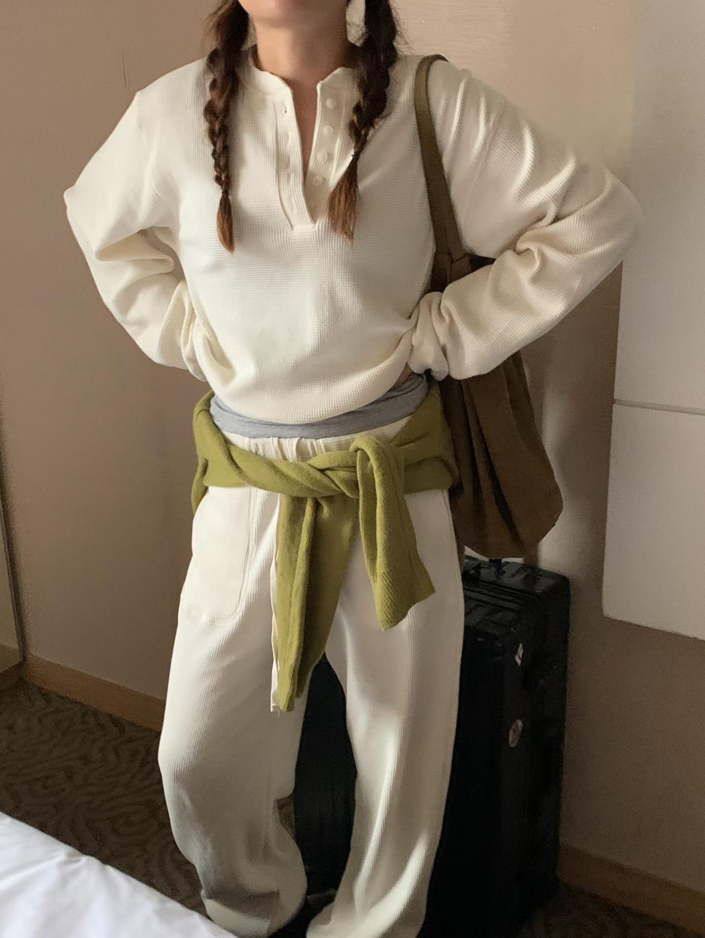 STUNNING-스터닝-OT東大門代購女士新款推薦衛衣不含內搭STUNNING衛衣