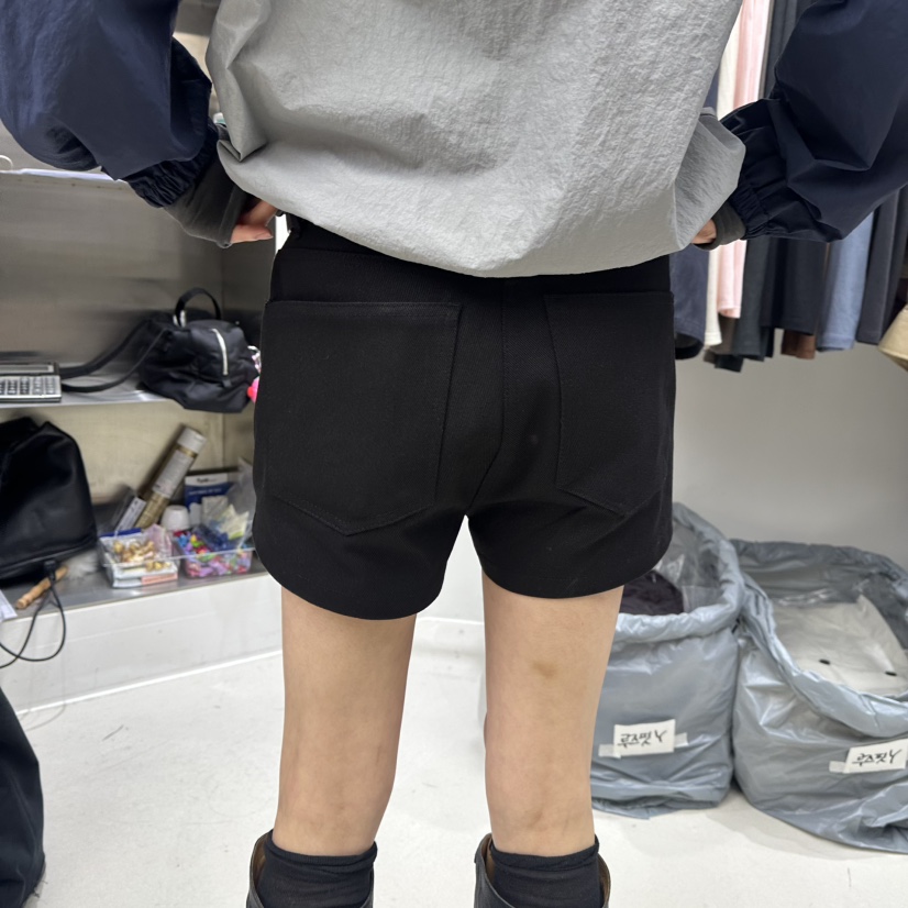 SIXTEEN東大門直郵女士新品時尚真品人氣熱賣短褲不含腰帶SIXTEEN短褲