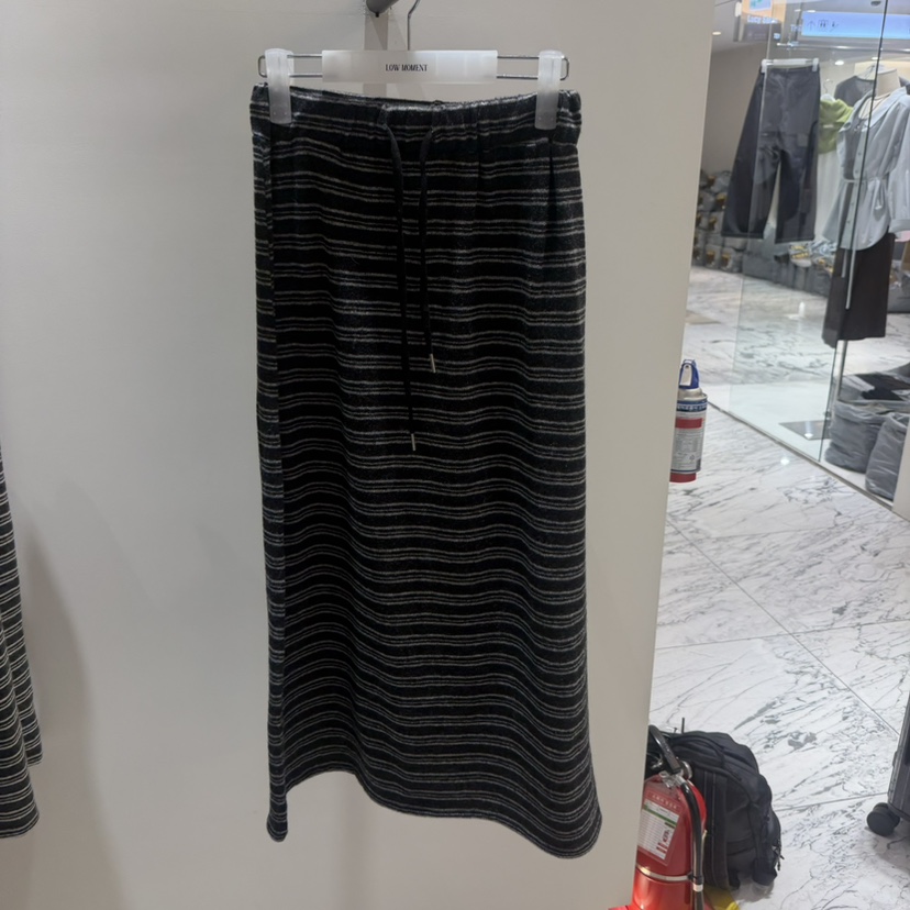 LOW MOMENT東大門代購女士新品時尚人氣真品熱賣推薦長裙LOW MOMENT長裙圖色2黑色