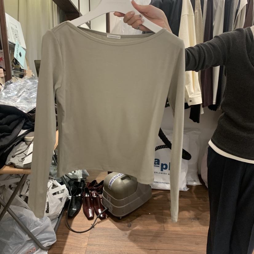 UNDERSTANDING東大門直郵女裝新品熱賣人氣推薦時尚長袖T恤UNDERSTANDING長袖T恤圖色2