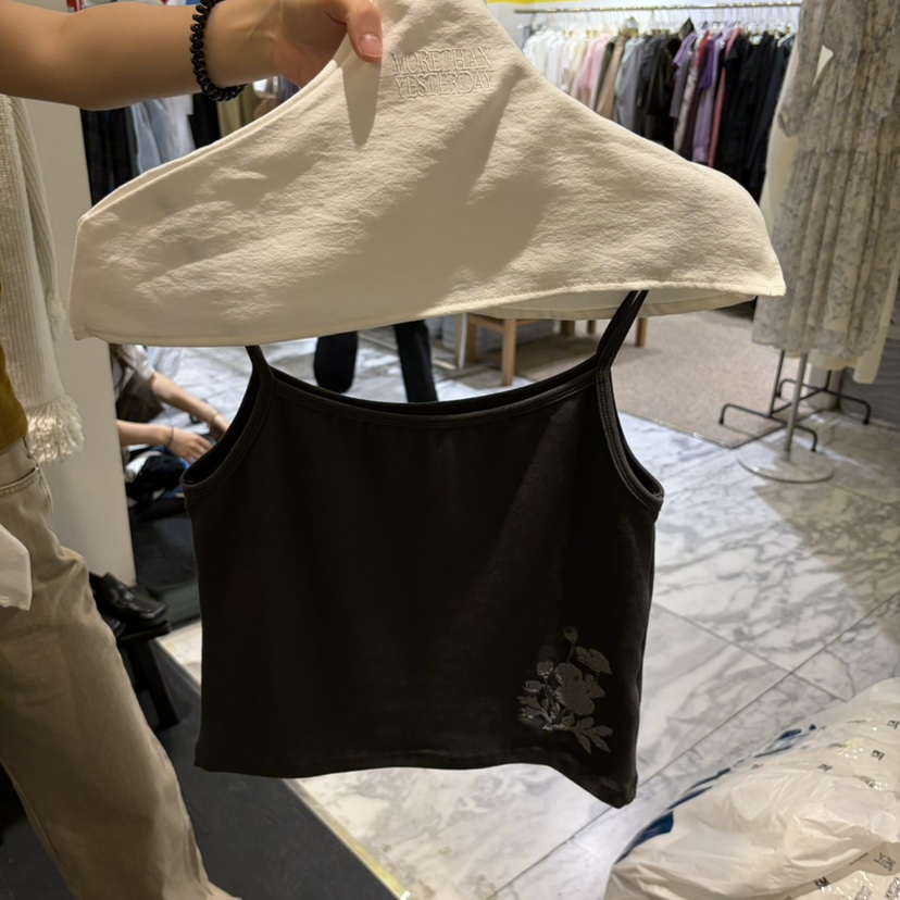 MORE THAN YESTERDAY/LOVE YOU SO MUCH東大門實拍女士新品真品吊帶背心MORE THAN YESTERDAY吊帶/背心圖色1