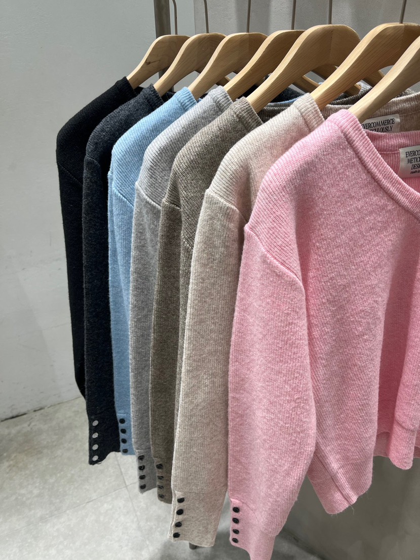 EVERCOMMERCE METICULOUSLY DESIGNED韓國直郵女裝新品人氣針織衫V領EVERCOMMERCE METICULOUSLY DESIGNED針織衫