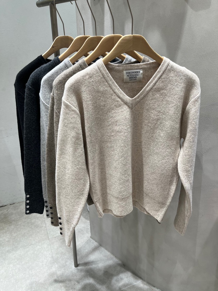 EVERCOMMERCE METICULOUSLY DESIGNED韓國直郵女裝新品人氣針織衫V領EVERCOMMERCE METICULOUSLY DESIGNED針織衫