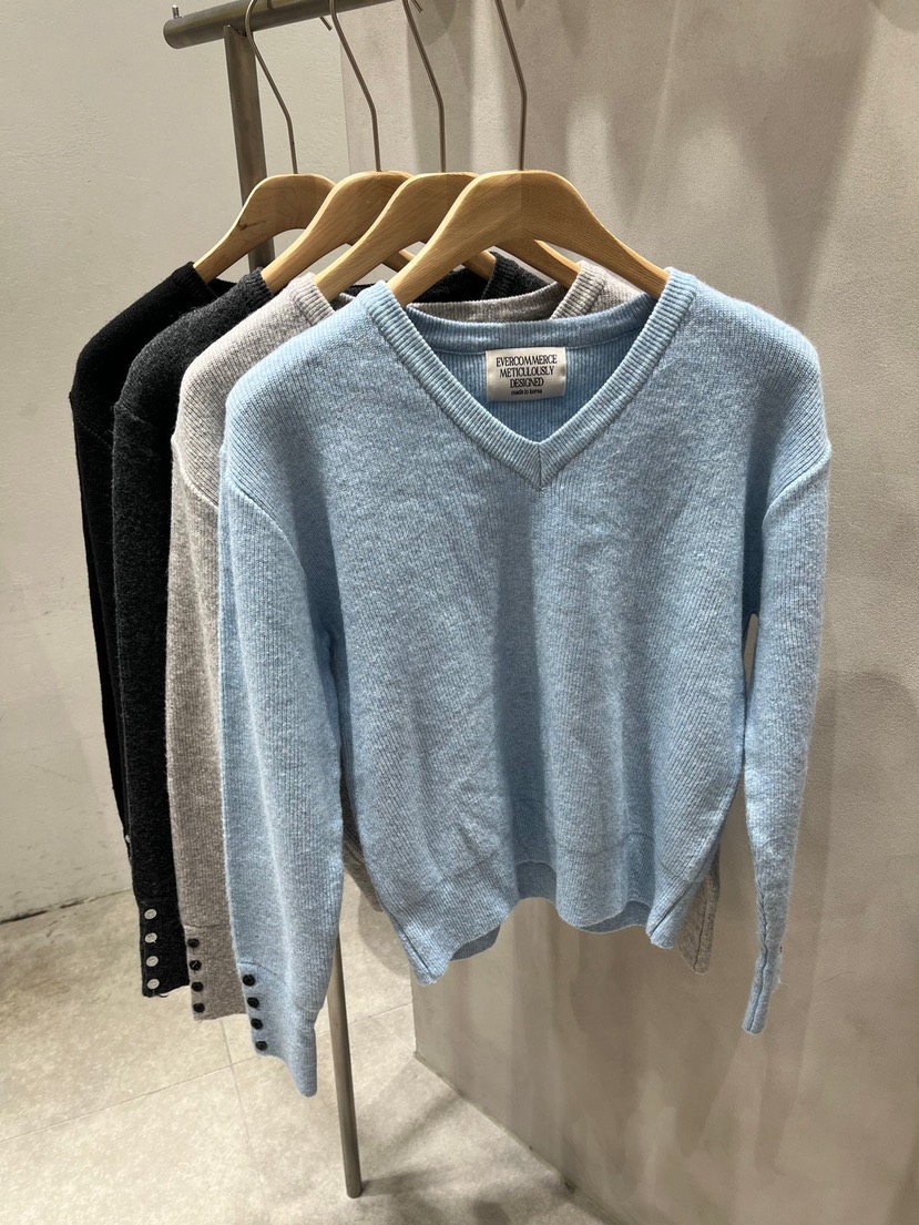 EVERCOMMERCE METICULOUSLY DESIGNED韓國直郵女裝新品人氣針織衫V領EVERCOMMERCE METICULOUSLY DESIGNED針織衫
