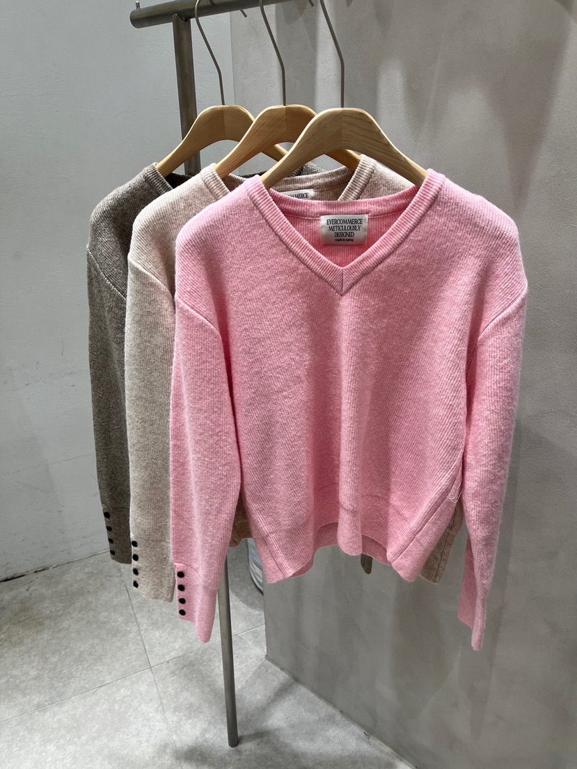 EVERCOMMERCE METICULOUSLY DESIGNED韓國直郵女裝新品人氣針織衫V領EVERCOMMERCE METICULOUSLY DESIGNED針織衫