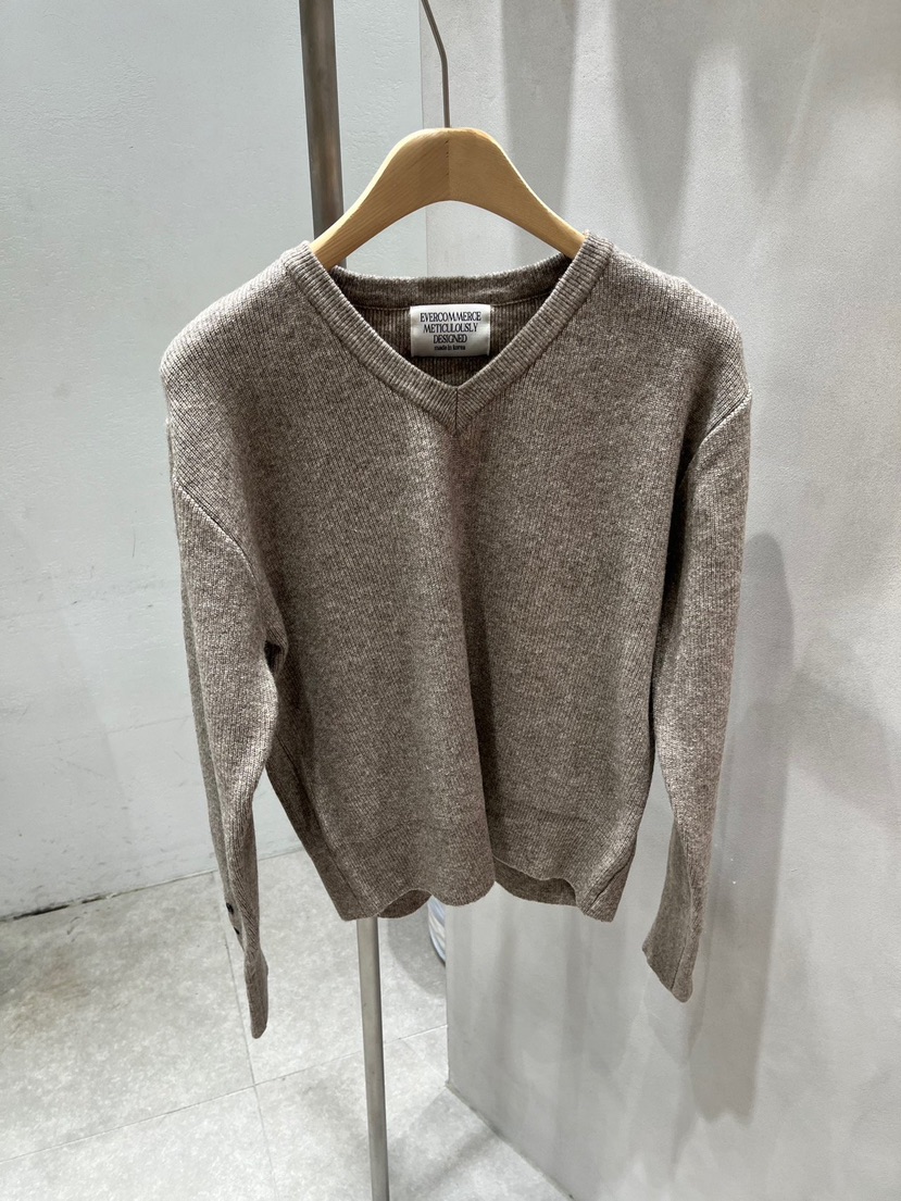EVERCOMMERCE METICULOUSLY DESIGNED韓國直郵女裝新品人氣針織衫V領EVERCOMMERCE METICULOUSLY DESIGNED針織衫圖色2