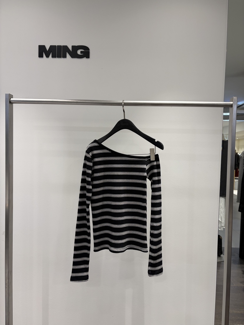MING/MENG東大門實拍女裝新品人氣時尚推薦長袖T恤黑色翻領MING/MENG長袖T恤圖色1
