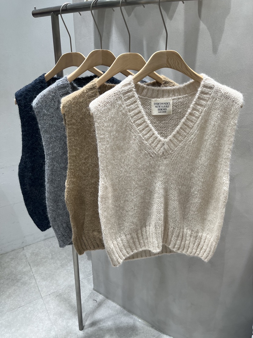 EVERCOMMERCE METICULOUSLY DESIGNED東大門實拍女士新款推薦馬甲羊駝EVERCOMMERCE METICULOUSLY DESIGNED馬甲