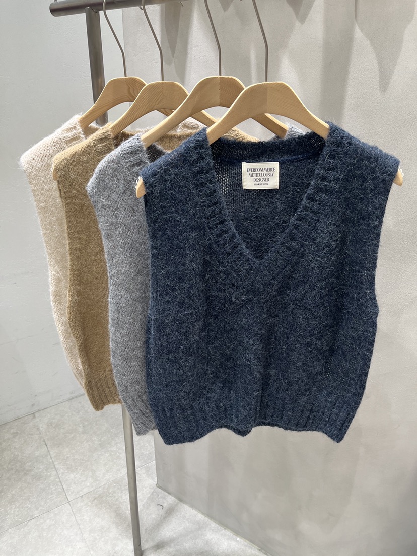 EVERCOMMERCE METICULOUSLY DESIGNED東大門實拍女士新款推薦馬甲羊駝EVERCOMMERCE METICULOUSLY DESIGNED馬甲