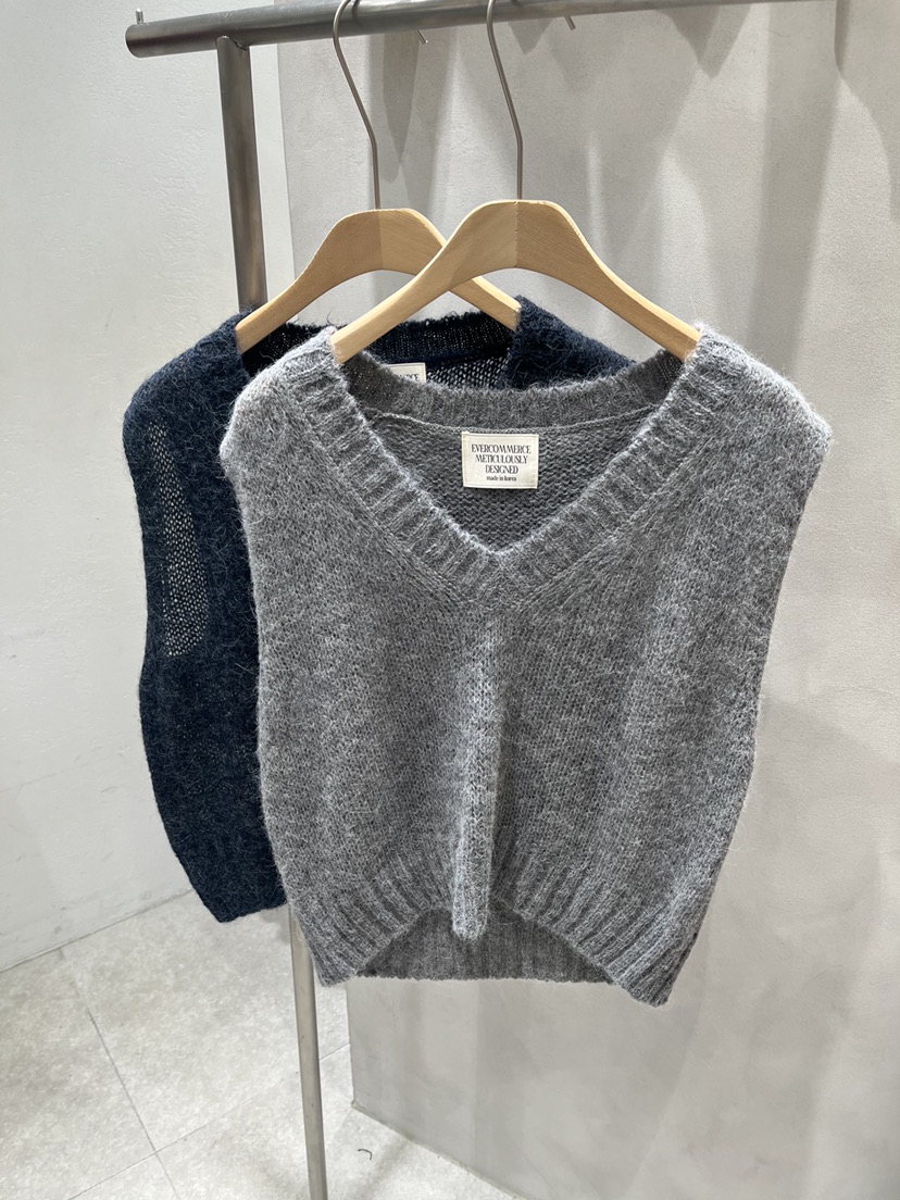 EVERCOMMERCE METICULOUSLY DESIGNED東大門實拍女士新款推薦馬甲羊駝EVERCOMMERCE METICULOUSLY DESIGNED馬甲