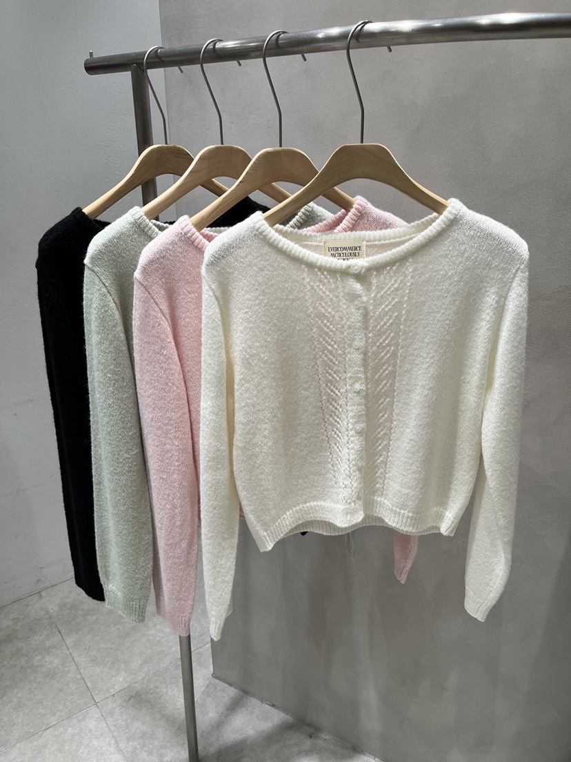EVERCOMMERCE METICULOUSLY DESIGNED東大門代購女裝新款熱賣針織衫EVERCOMMERCE METICULOUSLY DESIGNED針織衫