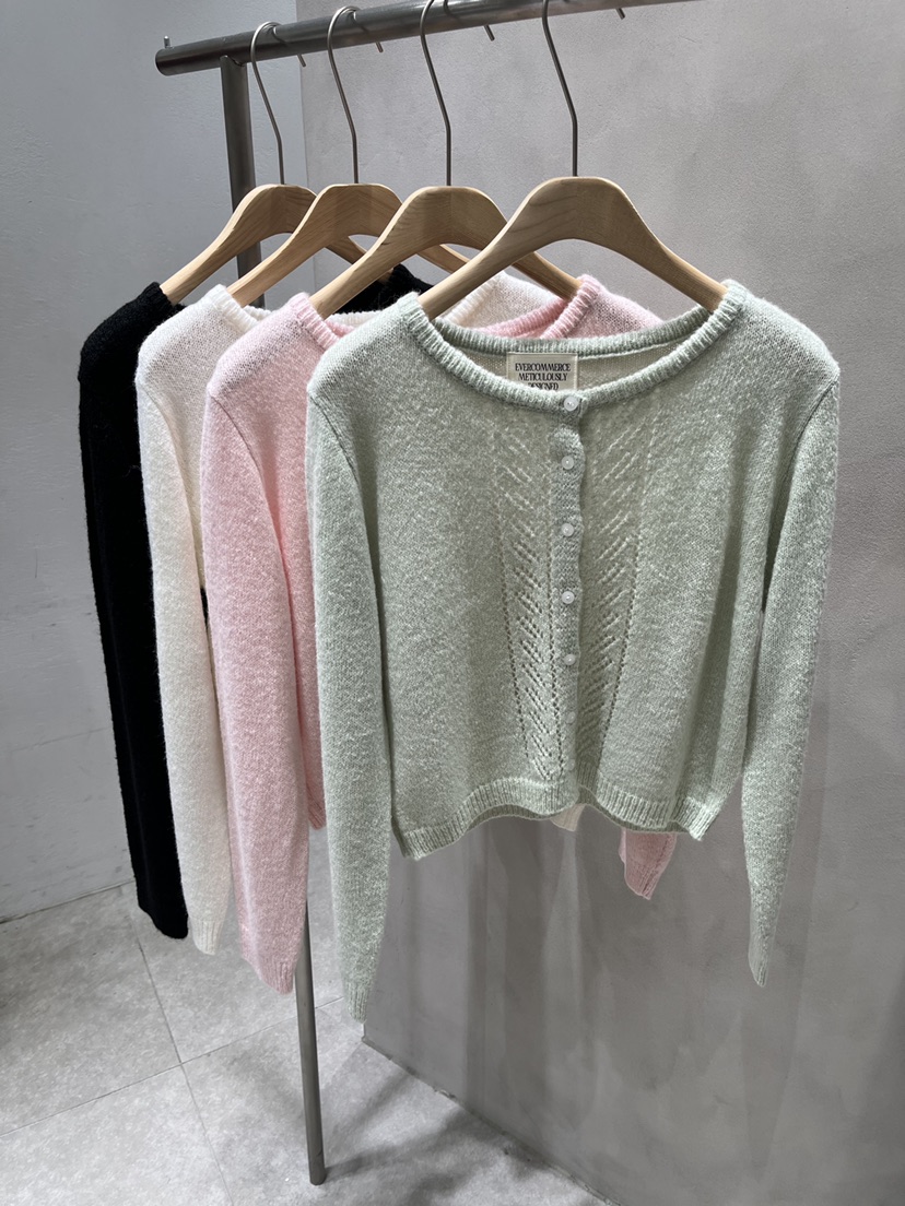 EVERCOMMERCE METICULOUSLY DESIGNED東大門代購女裝新款熱賣針織衫EVERCOMMERCE METICULOUSLY DESIGNED針織衫