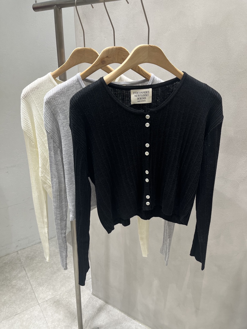 EVERCOMMERCE METICULOUSLY DESIGNED東大門直郵女裝新品真品針織衫雙按鈕EVERCOMMERCE METICULOUSLY DESIGNED針織衫