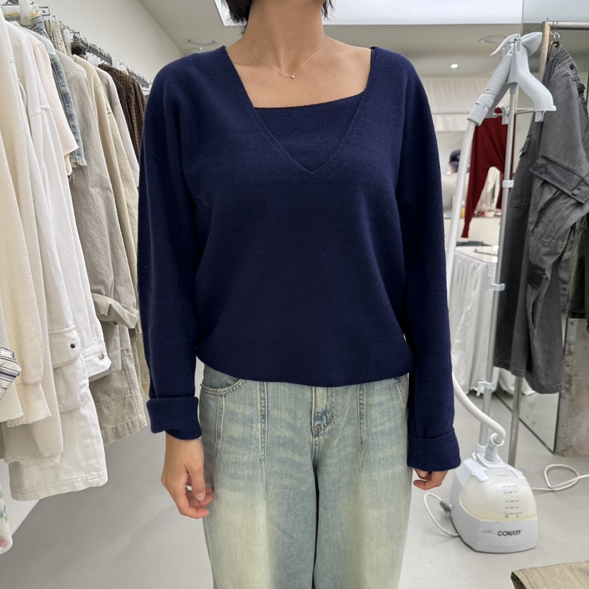 R U VAULT韓國代購女士新款推薦熱賣真品時尚人氣套裝V領R U VAULT套裝圖色2