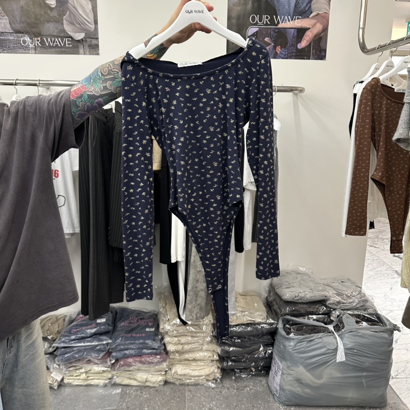 OURWAVE/OUR ROOM韓國直郵女士新品人氣熱賣長袖T恤花朵OURWAVE/OUR ROOM長袖T恤圖色2