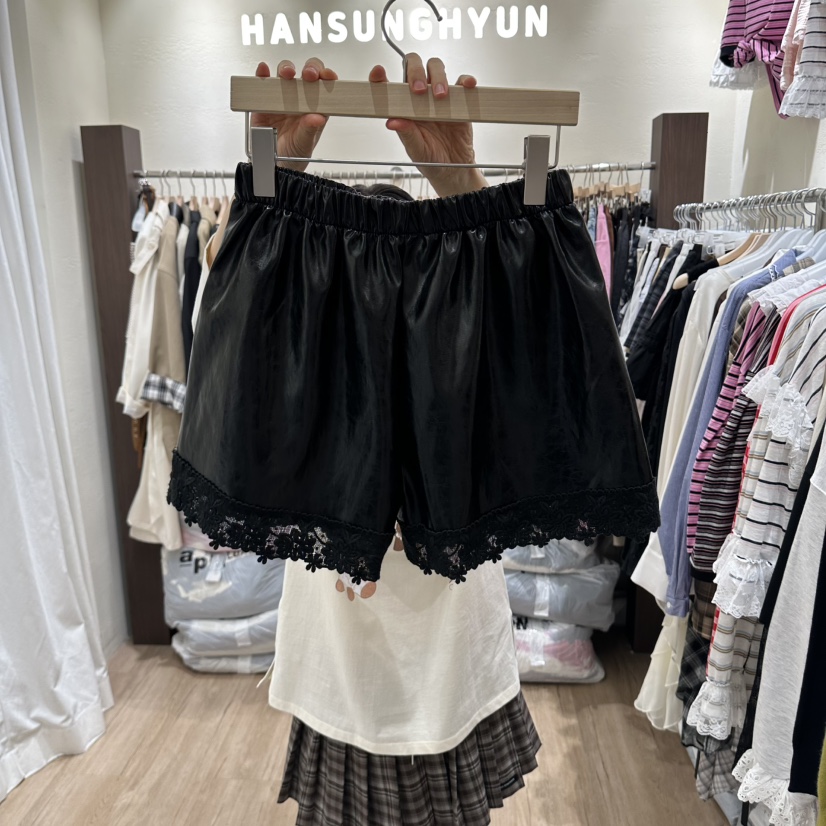 HANSUNGHYUN東大門實拍女士新款推薦休閑短褲皮褲蕾絲緞帶HANSUNGHYUN短褲
