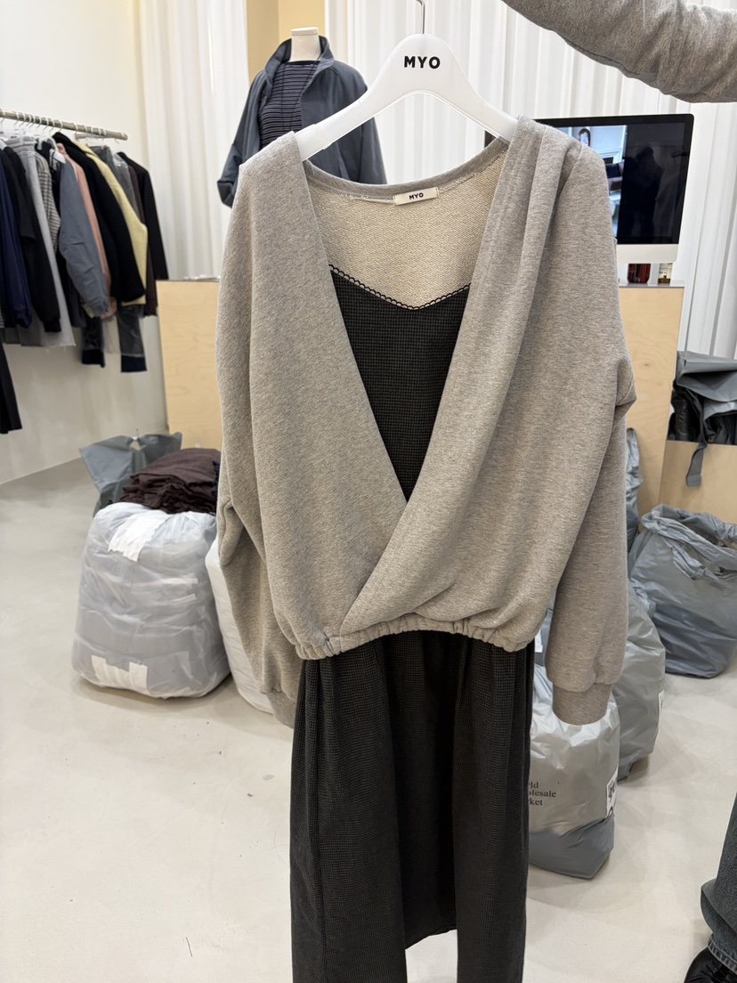 MYO東大門代購女裝新品休閑人氣真品推薦熱賣時尚衛衣深V領MYO衛衣圖色3